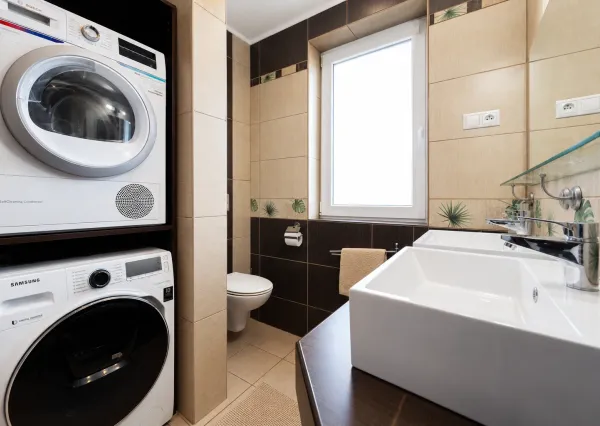 Na predaj priestranný rodinný 6-izb dom s bazénom, garážou a letnou kuchyňou