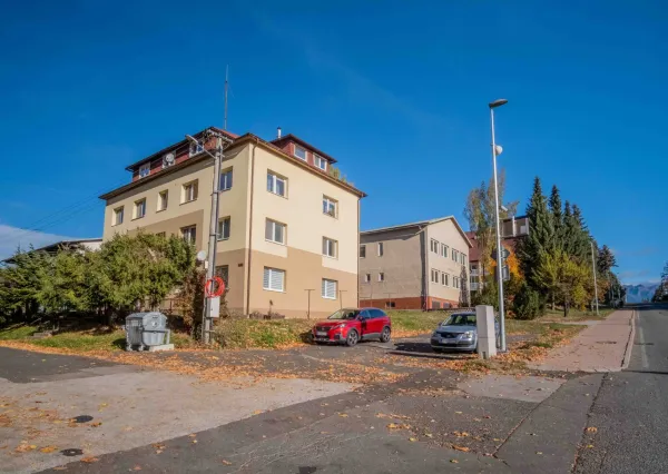 Dvakrát viac priestoru za jednu cenu: Na predaj 3-izbový byt po kompletnej rekonštrukcii s nebytovými priestormi, Štrba