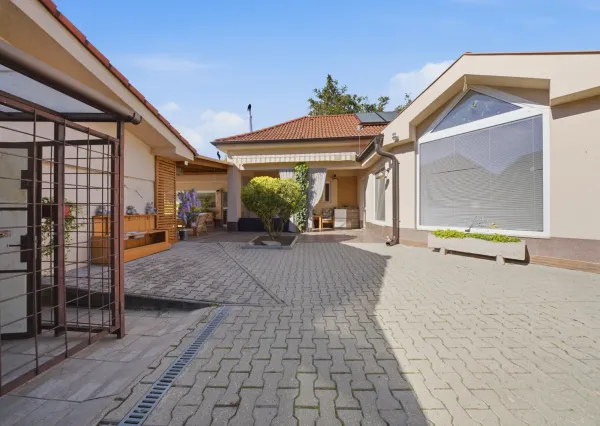 Na predaj 6-izbový rodinný dom s bazénom a krásnou záhradou v Potônskych Lúkach