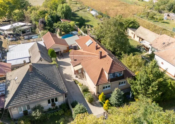 Na predaj 6-izbový rodinný dom s bazénom a krásnou záhradou v Potônskych Lúkach