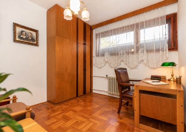 Na predaj priestranný 6-izbový rodinný dom s krytým bazénom a garážou v Šamoríne