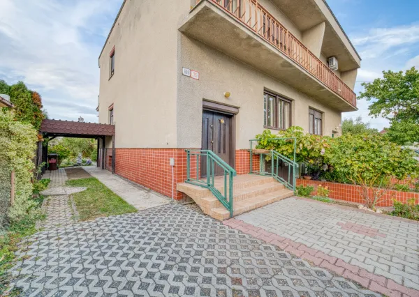 Na predaj rodinný dom s potenciálom podľa vašich predstáv len 20 minút od  Bratislavy, Veľký Biel