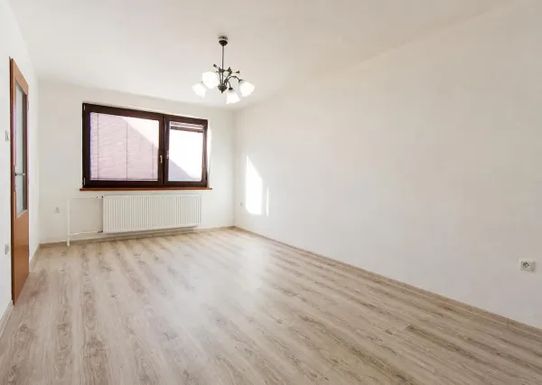 Na predaj priestranný 6-izbový rodinný dom po kompletnej rekonštrukcii v Skačanoch