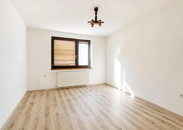 Na predaj priestranný 6-izbový rodinný dom po kompletnej rekonštrukcii v Skačanoch
