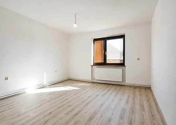 Na predaj priestranný 6-izbový rodinný dom po kompletnej rekonštrukcii v Skačanoch