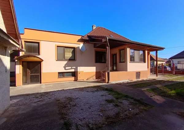 Na predaj priestranný 6-izbový rodinný dom po kompletnej rekonštrukcii v Skačanoch