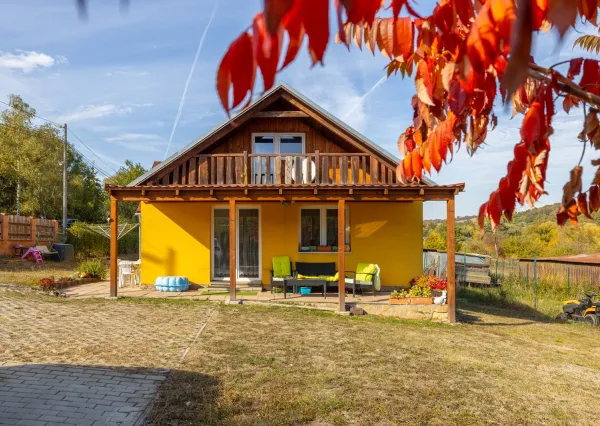 Na predaj priestranný 4-izbový rodinný dom s veľkým pozemkom v Čižaticiach