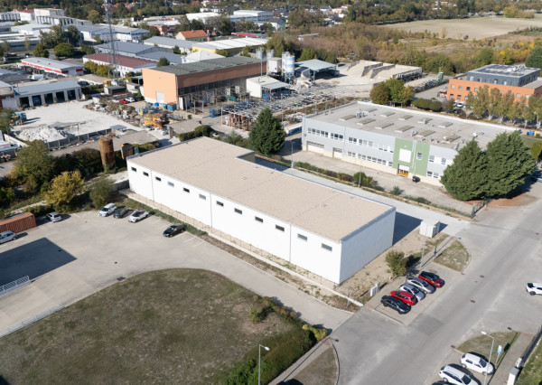 Na predaj novostavba haly s výbornou dostupnosťou v priemyselnej časti Šamorína určená na výrobu a skladovanie
