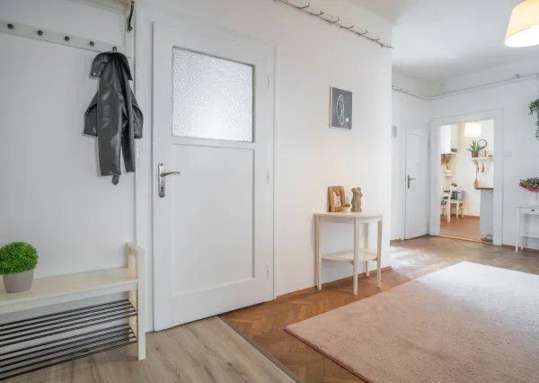 Na prenájom štýlový a priestranný 3,5 izbový byt v centre mesta/ Stylish and spacious 3.5-room apartment for rent in the Old Town