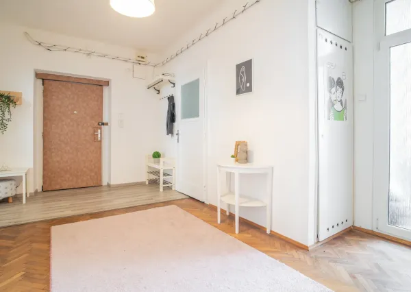 Na prenájom štýlový a priestranný 3,5 izbový byt v centre mesta/ Stylish and spacious 3.5-room apartment for rent in the Old Town