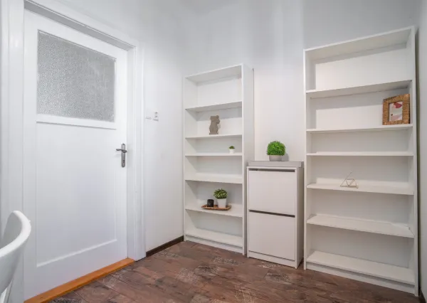 Na prenájom štýlový a priestranný 3,5 izbový byt v centre mesta/ Stylish and spacious 3.5-room apartment for rent in the Old Town