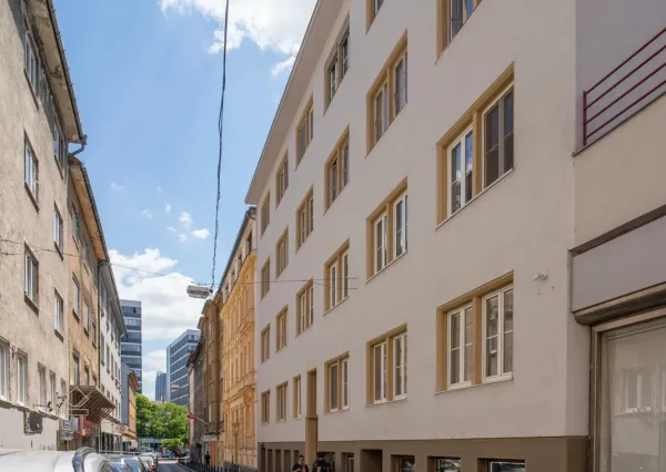 Na prenájom štýlový a priestranný 3,5 izbový byt v centre mesta/ Stylish and spacious 3.5-room apartment for rent in the Old Town