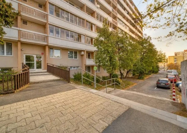 Na predaj kompletne zrekonštruovaný 3,5-izbový byt s loggiou, Gabčíkova, Karlova Ves – Bratislava