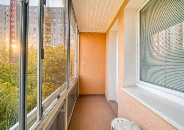 Na predaj kompletne zrekonštruovaný 3,5-izbový byt s loggiou, Gabčíkova, Karlova Ves – Bratislava