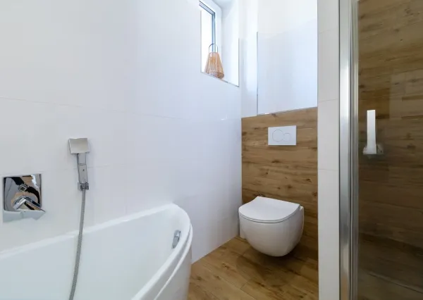 NA PRENÁJOM | Komfortný 3-izbový byt so záhradou a 2 parkovacími miestami – Trenčín, ul. Ružová