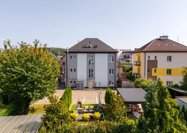 NA PRENÁJOM | Komfortný 3-izbový byt so záhradou a 2 parkovacími miestami – Trenčín, ul. Ružová
