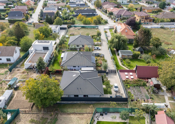 Na predaj 4-izbový rodinný dom / bungalov s atmosférou domova v Ivanke pri Dunaji