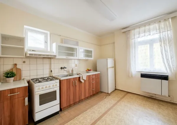 Na predaj priestranný rodinný dom s veľkým pozemkom v obci Dlhá nad Váhom