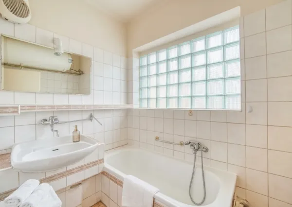 Na predaj priestranný rodinný dom s veľkým pozemkom v obci Dlhá nad Váhom
