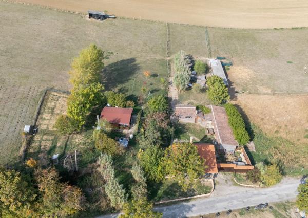 Na predaj gazdovský dom a biofarma na samote v obci Pastuchov