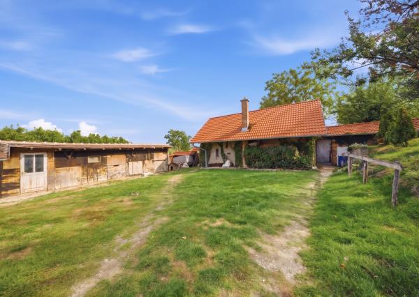 Na predaj gazdovský dom a biofarma na samote v obci Pastuchov