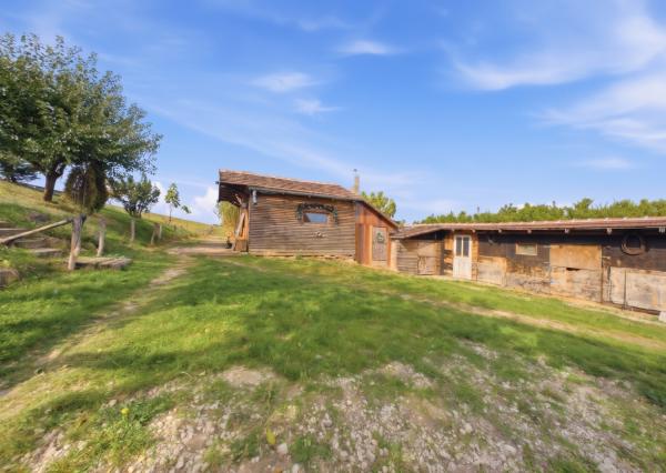 Na predaj gazdovský dom a biofarma na samote v obci Pastuchov