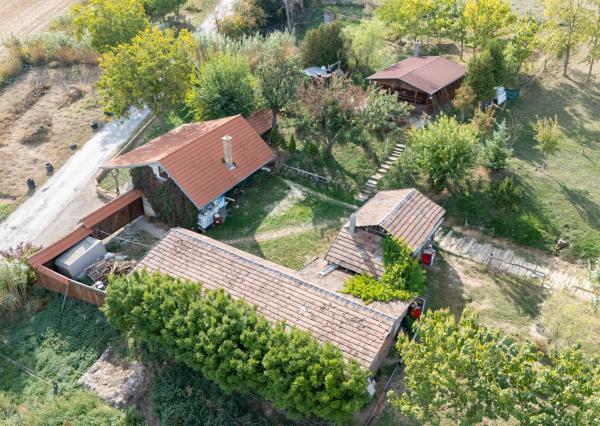Na predaj gazdovský dom a biofarma na samote v obci Pastuchov