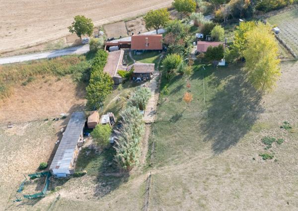 Na predaj gazdovský dom a biofarma na samote v obci Pastuchov