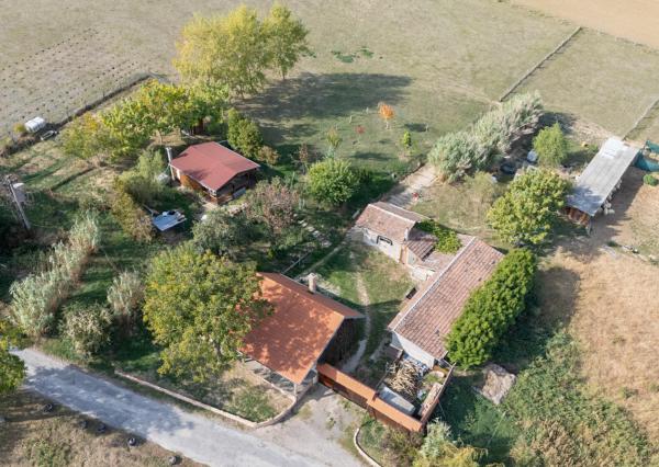 Na predaj gazdovský dom a biofarma na samote v obci Pastuchov