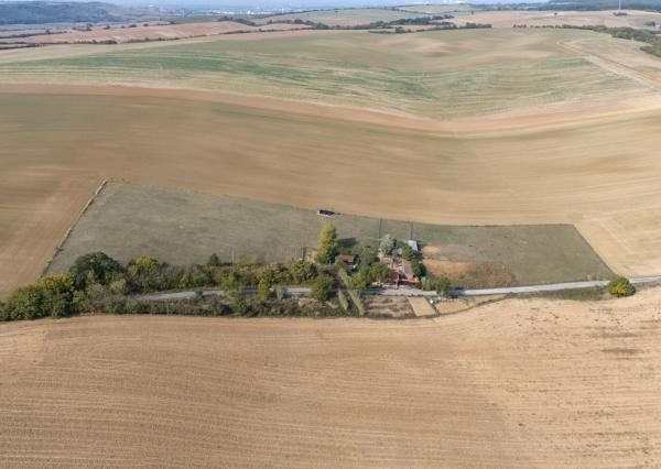Na predaj gazdovský dom a biofarma na samote v obci Pastuchov