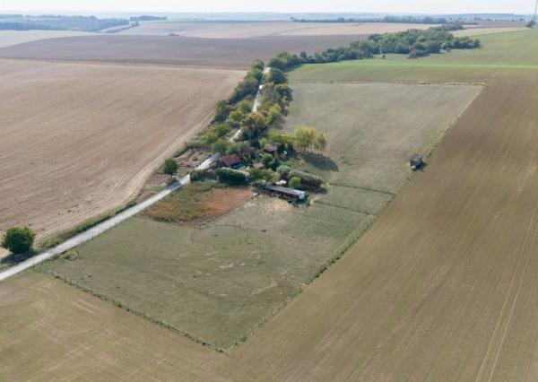 Na predaj gazdovský dom a biofarma na samote v obci Pastuchov