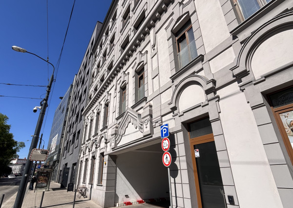 Na prenájom garážové státie v Starom meste