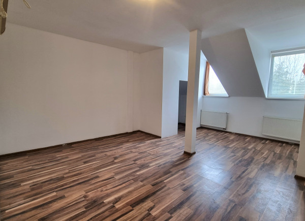 REZERVOVANÉ:Na prenájom samostatná kancelária v centre Šamorína