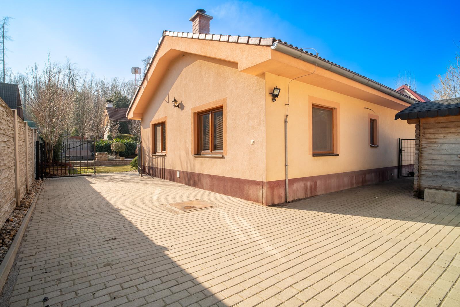 Na predaj záhradná chata vhodná na celoročné bývanie v obci Kuchyňa