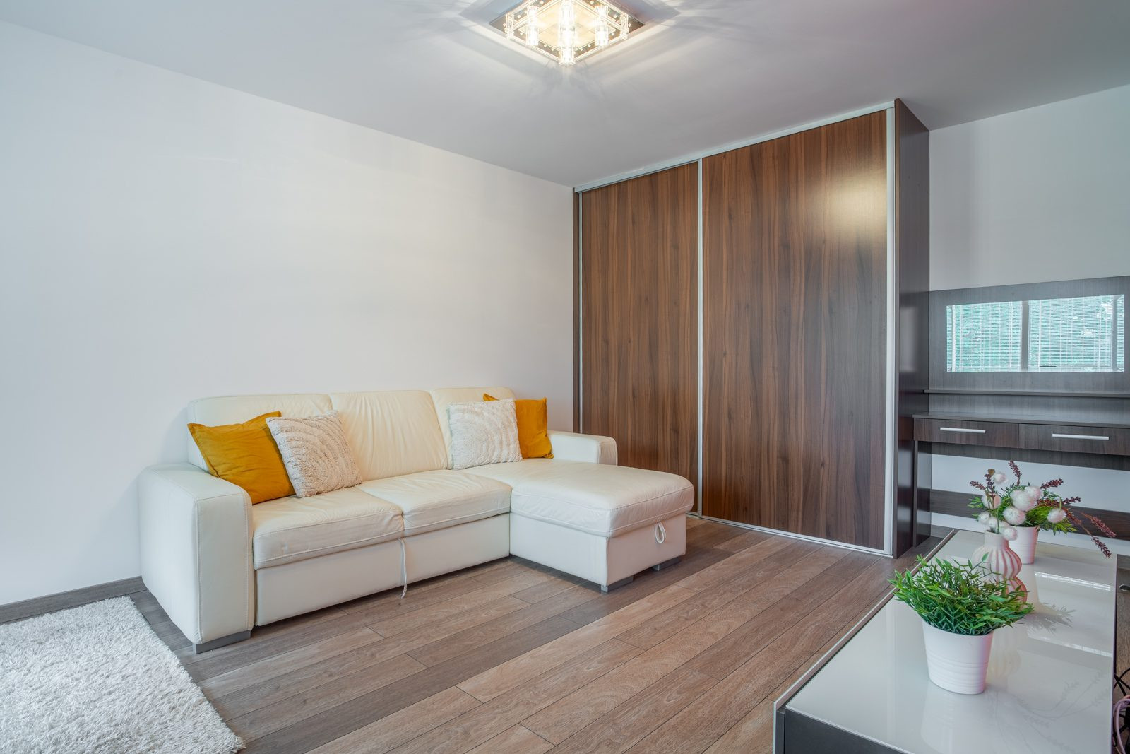 Na prenájom zrekonštruovaný 1-izbový byt s veľkorysou loggiou v tichej časti Dúbravky