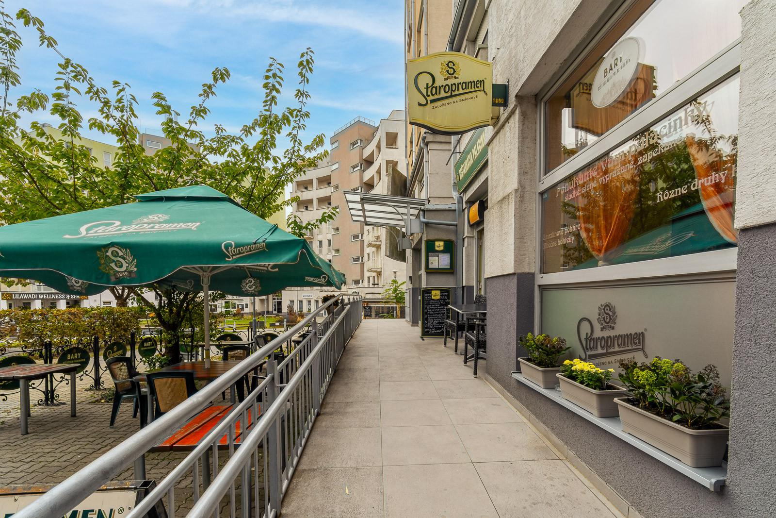 Na predaj gastroprevádzka s vonkajšou terasou v Karlovej Vsi