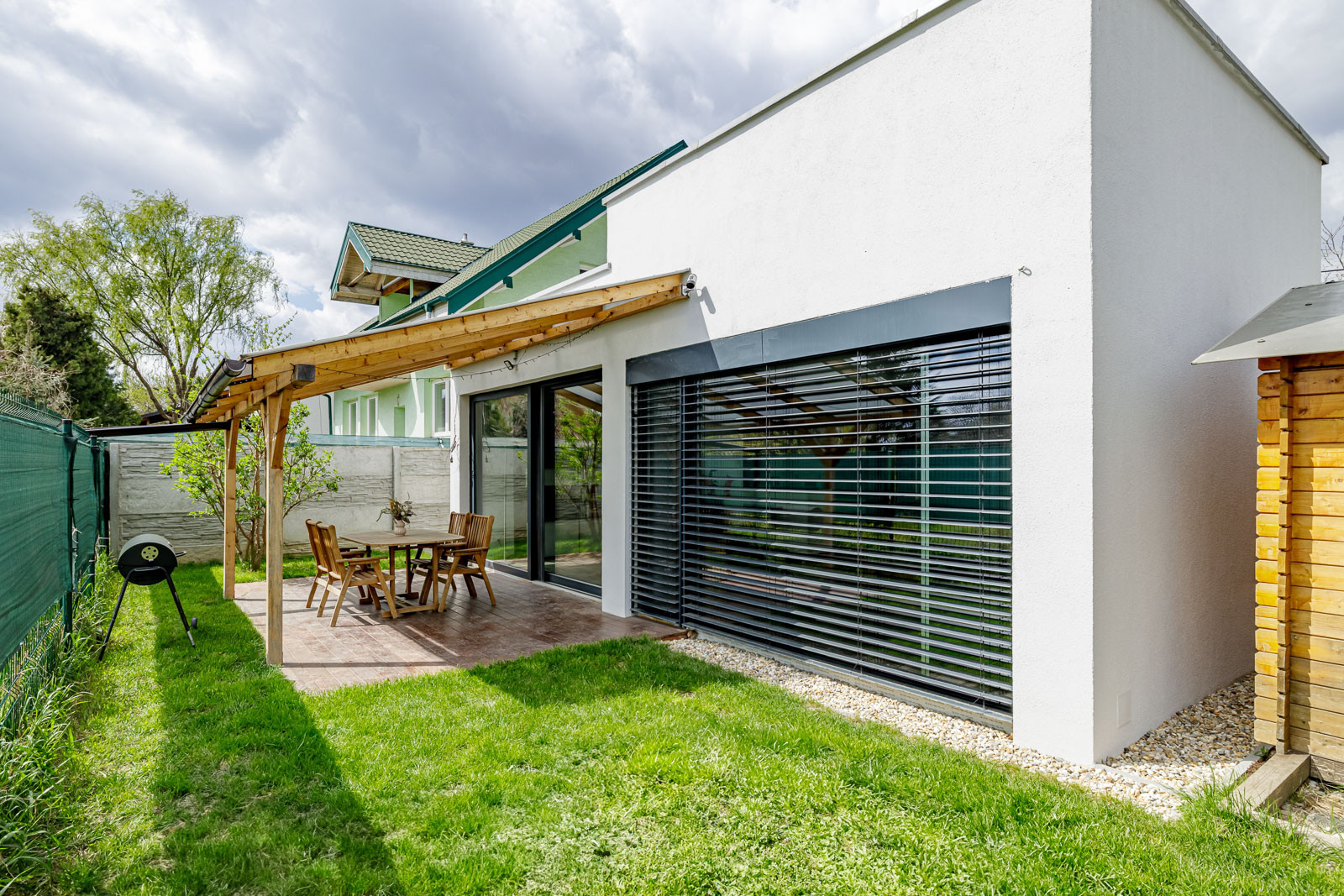 Na predaj moderný dom s terasou v Ružinove - Domové role