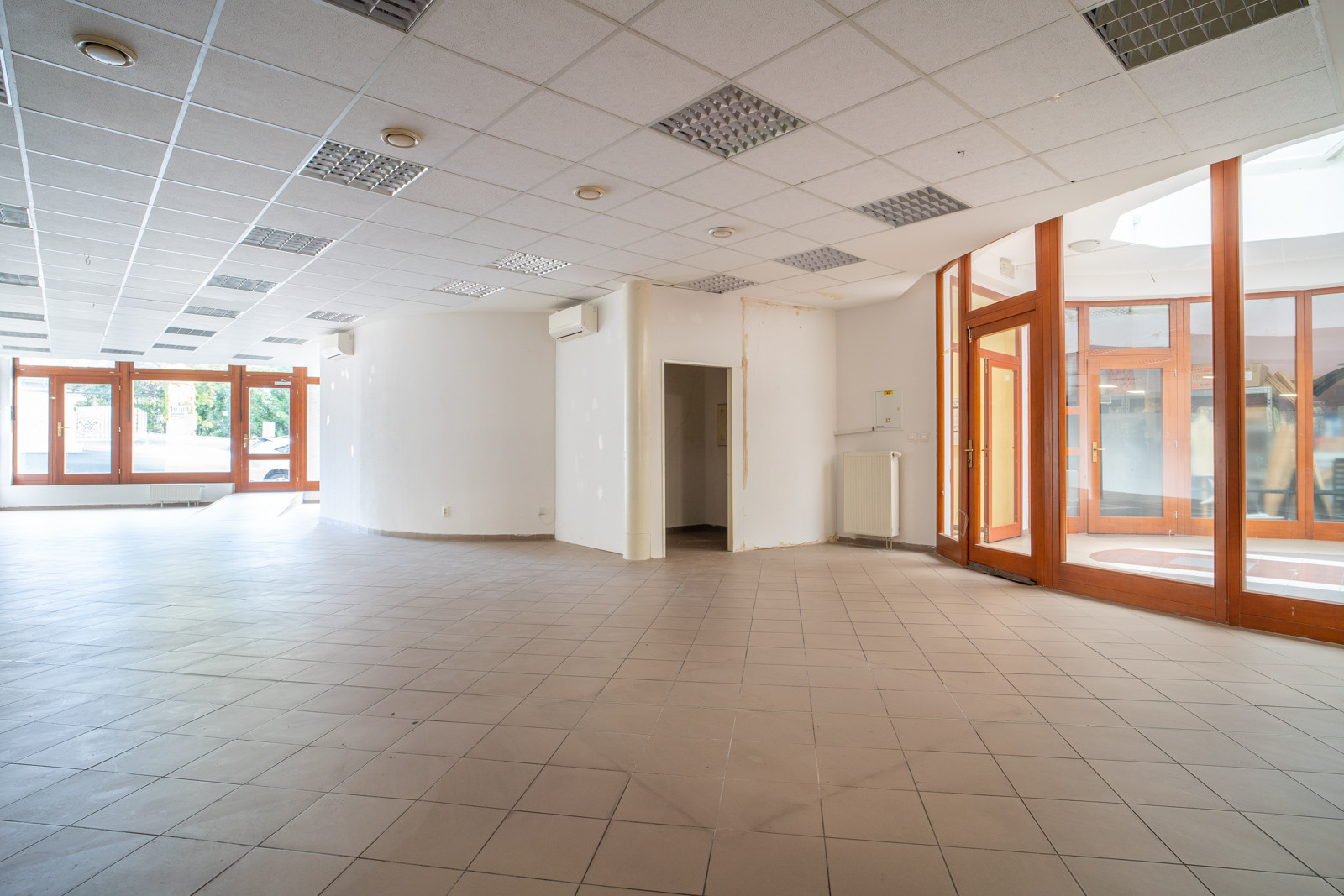 Na prenájom obchodný priestor na Zámockej ulici pod Bratislavským hradom