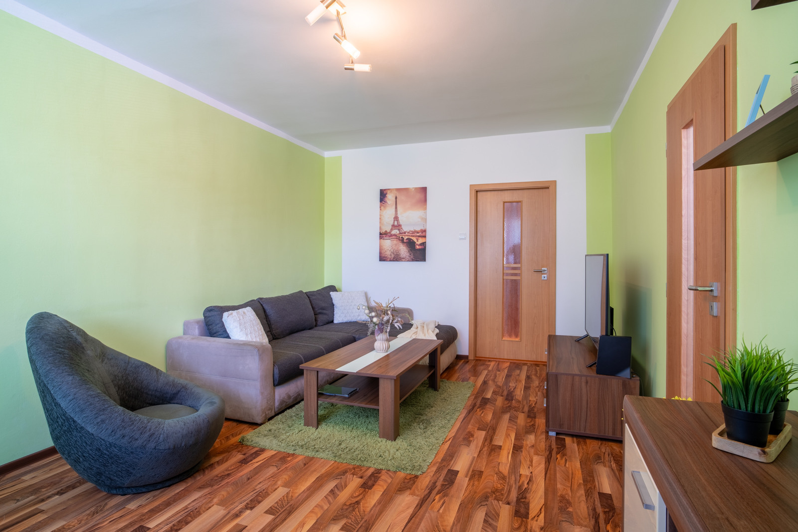 REZERVOVANÉ: Na predaj pekný 3-izbový byt s loggiou v Dúbravke