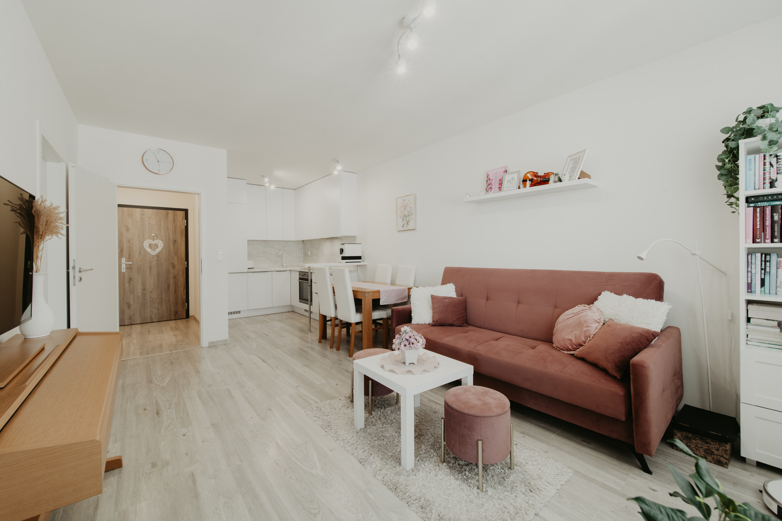 REZERVOVANÉ: Na predaj kompletne zariadený 2-izbový byt v Trenčíne