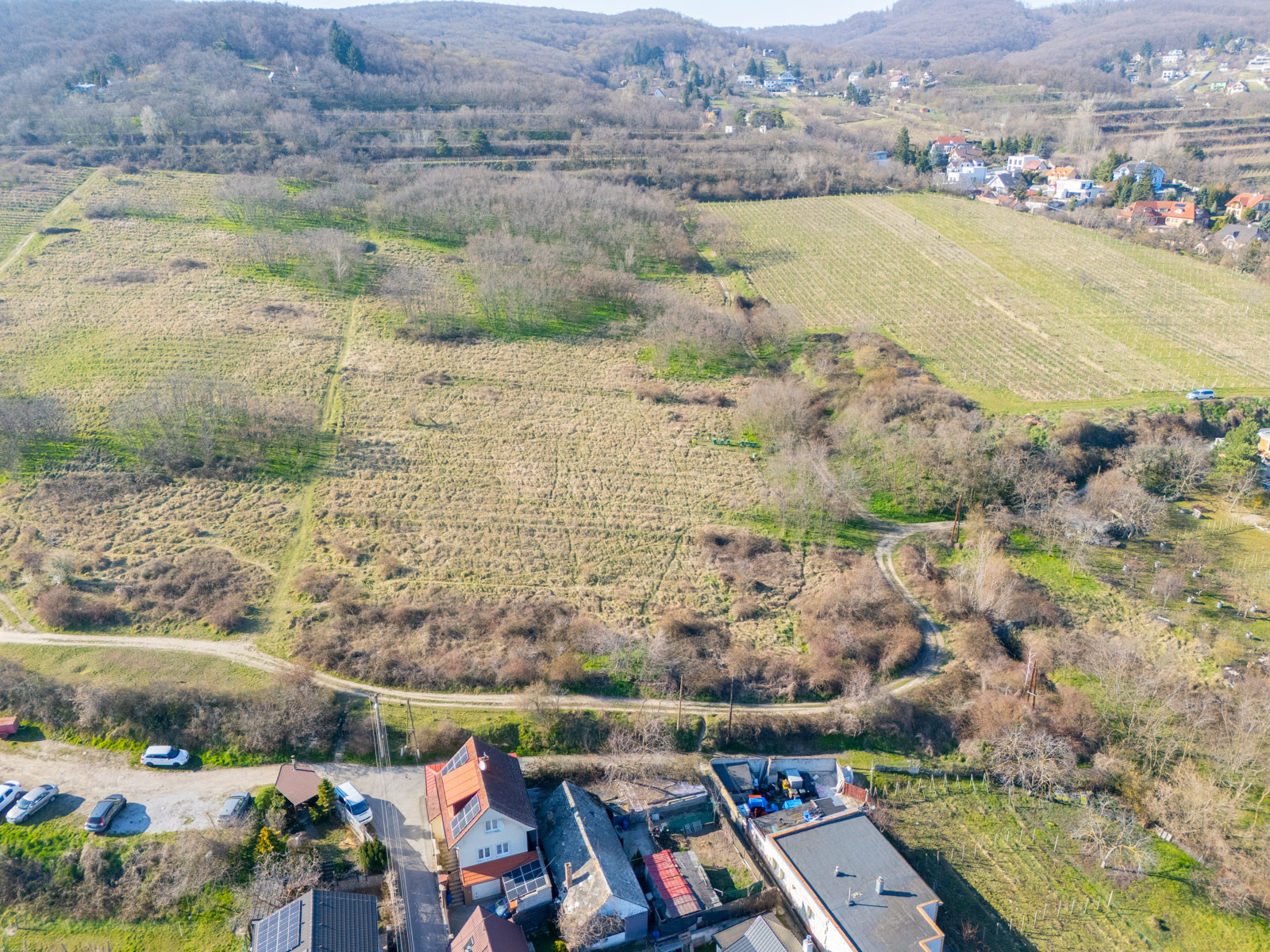 Na predaj perspektívny pozemok v Rači