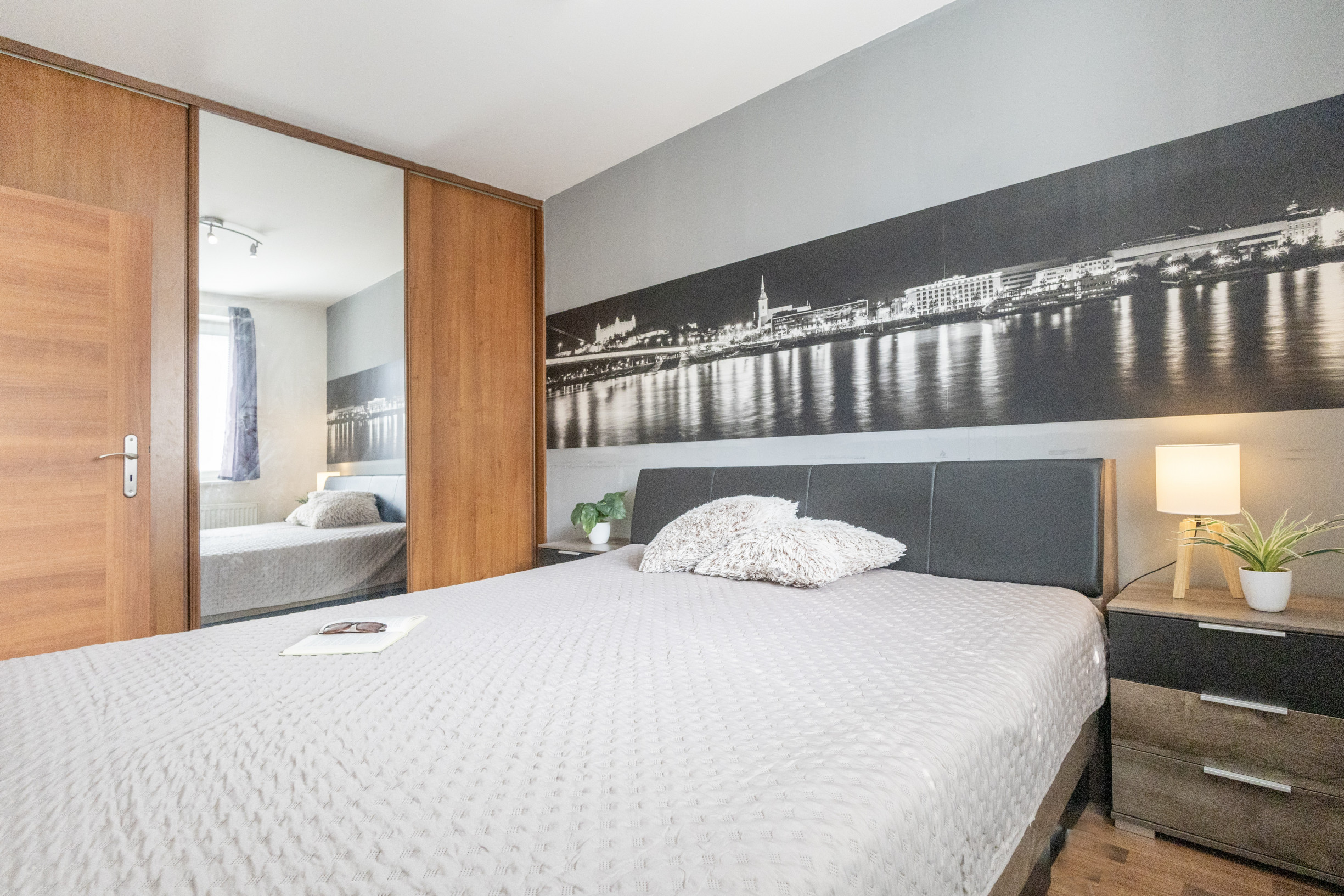 Na prenájom zariadený 2-izbový byt v Podunajských Biskupiciach