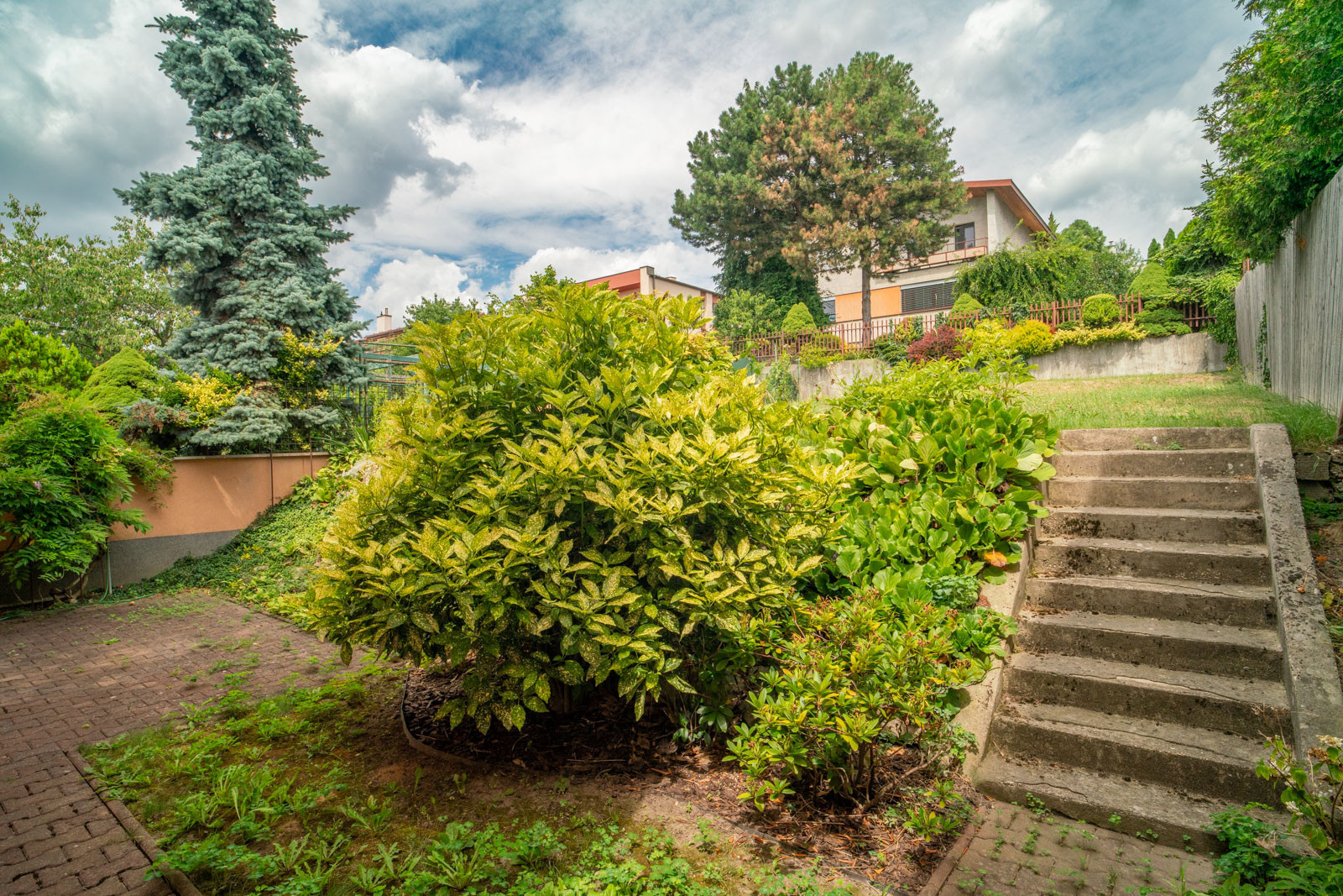 Na prenájom 5-izbový rodinný dom s udržiavanou záhradou v bratislavskej časti Kramáre