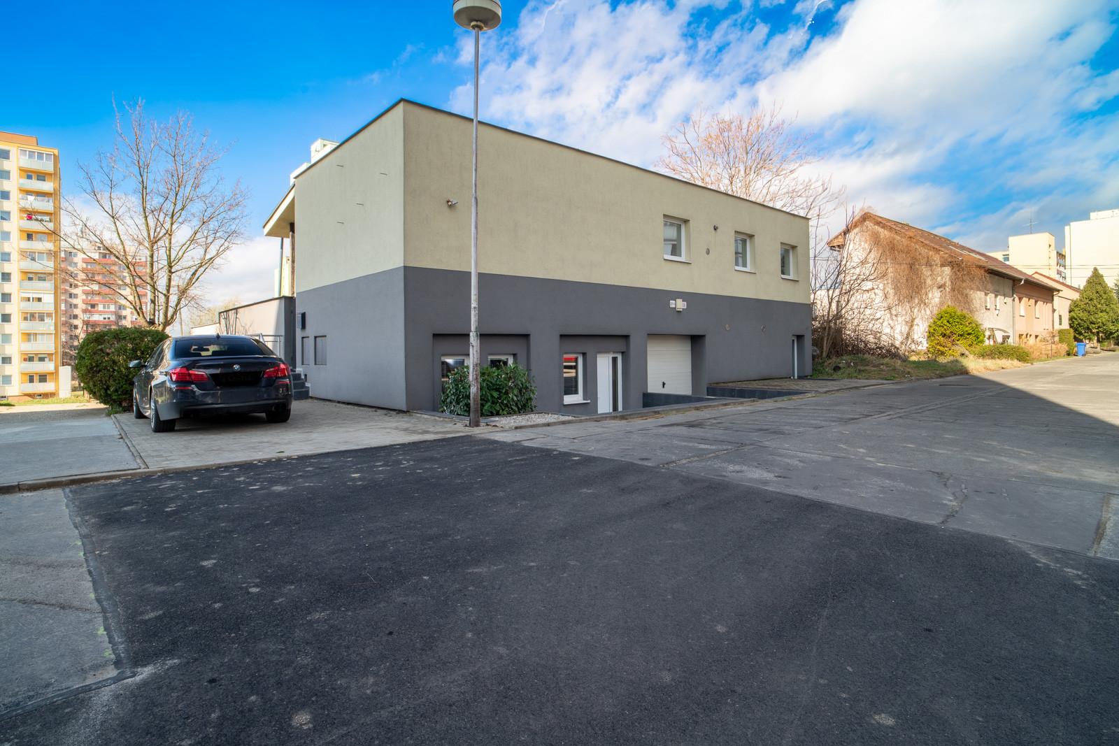 Na predaj dvojpodlažný rodinný dom s polyfunkciou v Trnave