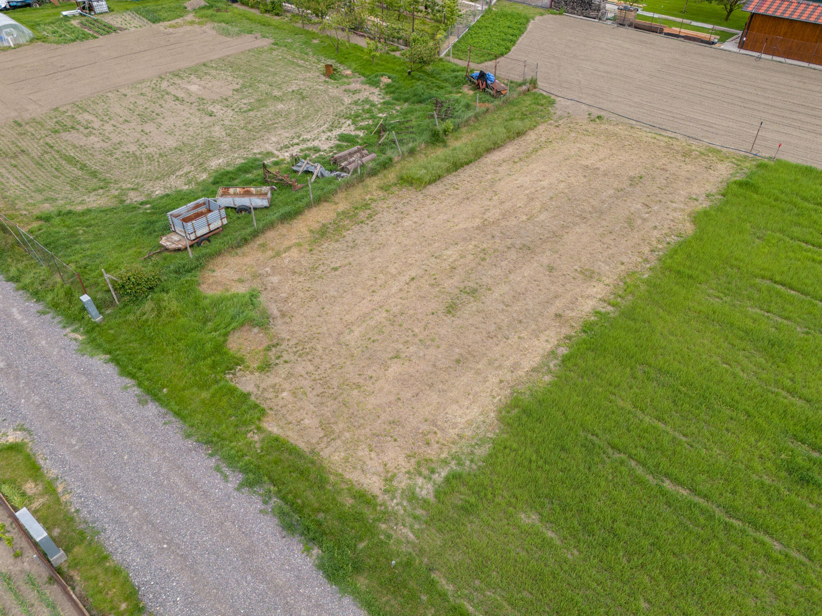 Na predaj pozemok s potenciálom výstavby v obci Horné Janíky