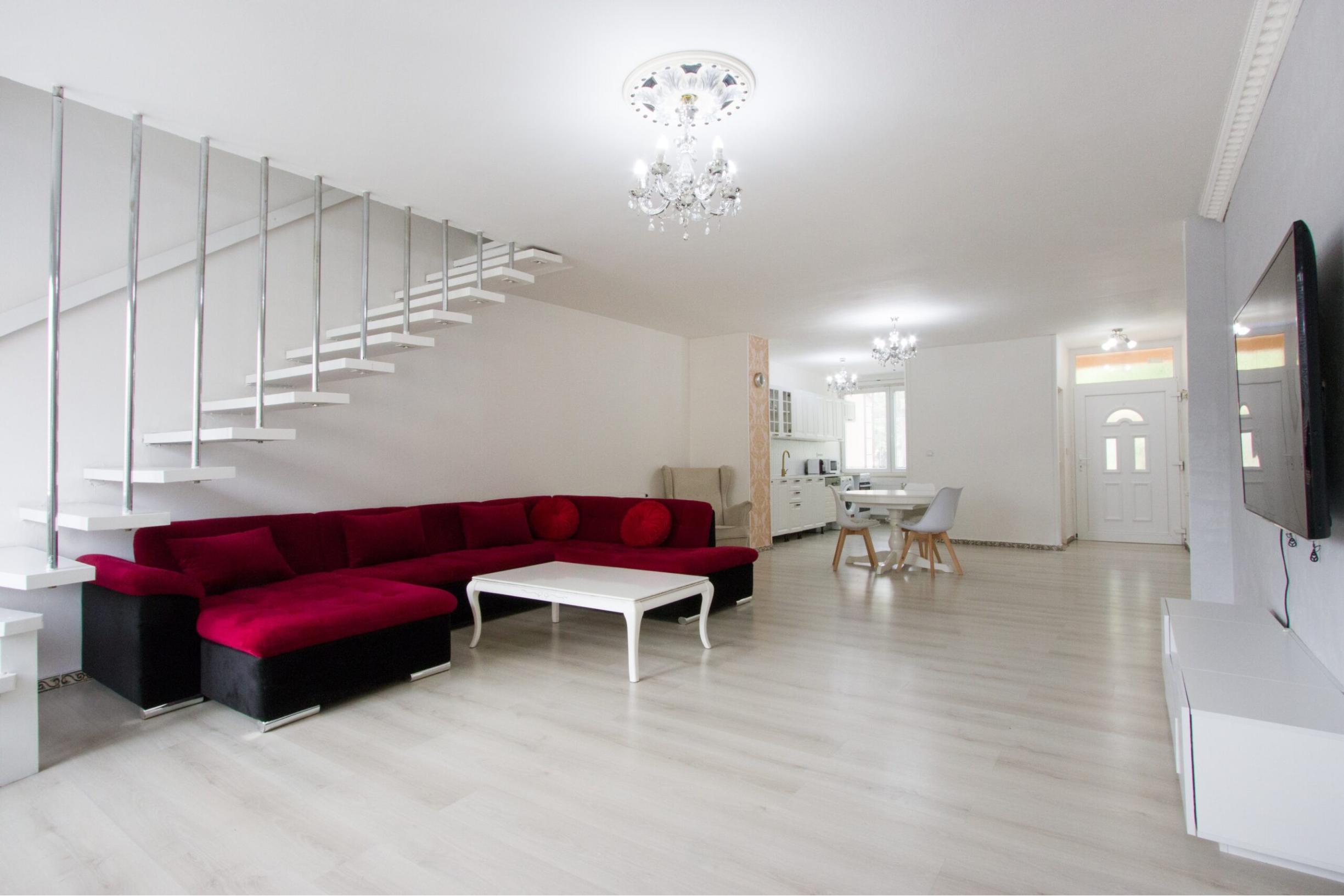 Na predaj dvojdom s rozľahlým pozemkom v centre obce Zlaté Klasy