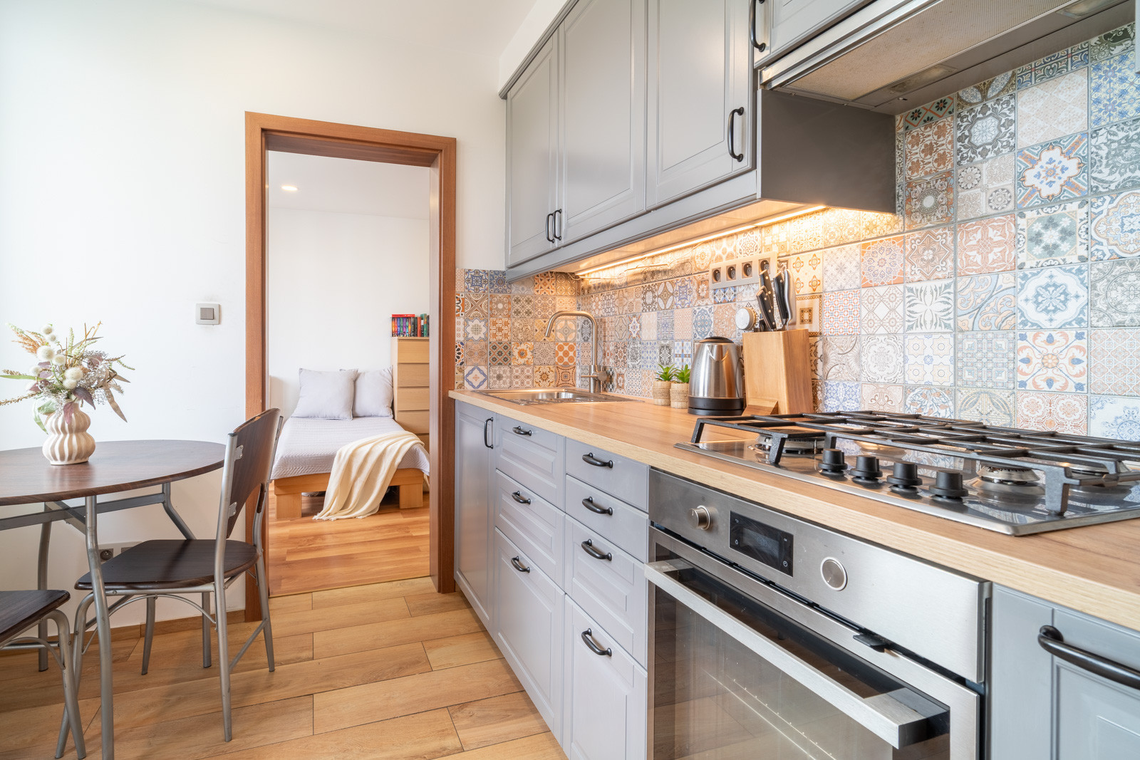 Na predaj priestranný 3-izbový byt s veľkou loggiou v Rači