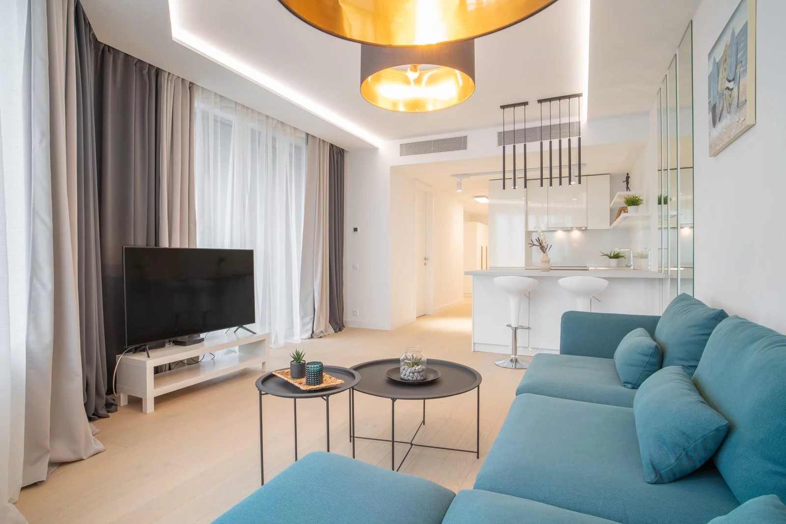 Na prenájom štýlový 3-izbový byt v SKYPARK RESIDENCE s panoramatickým výhľadom