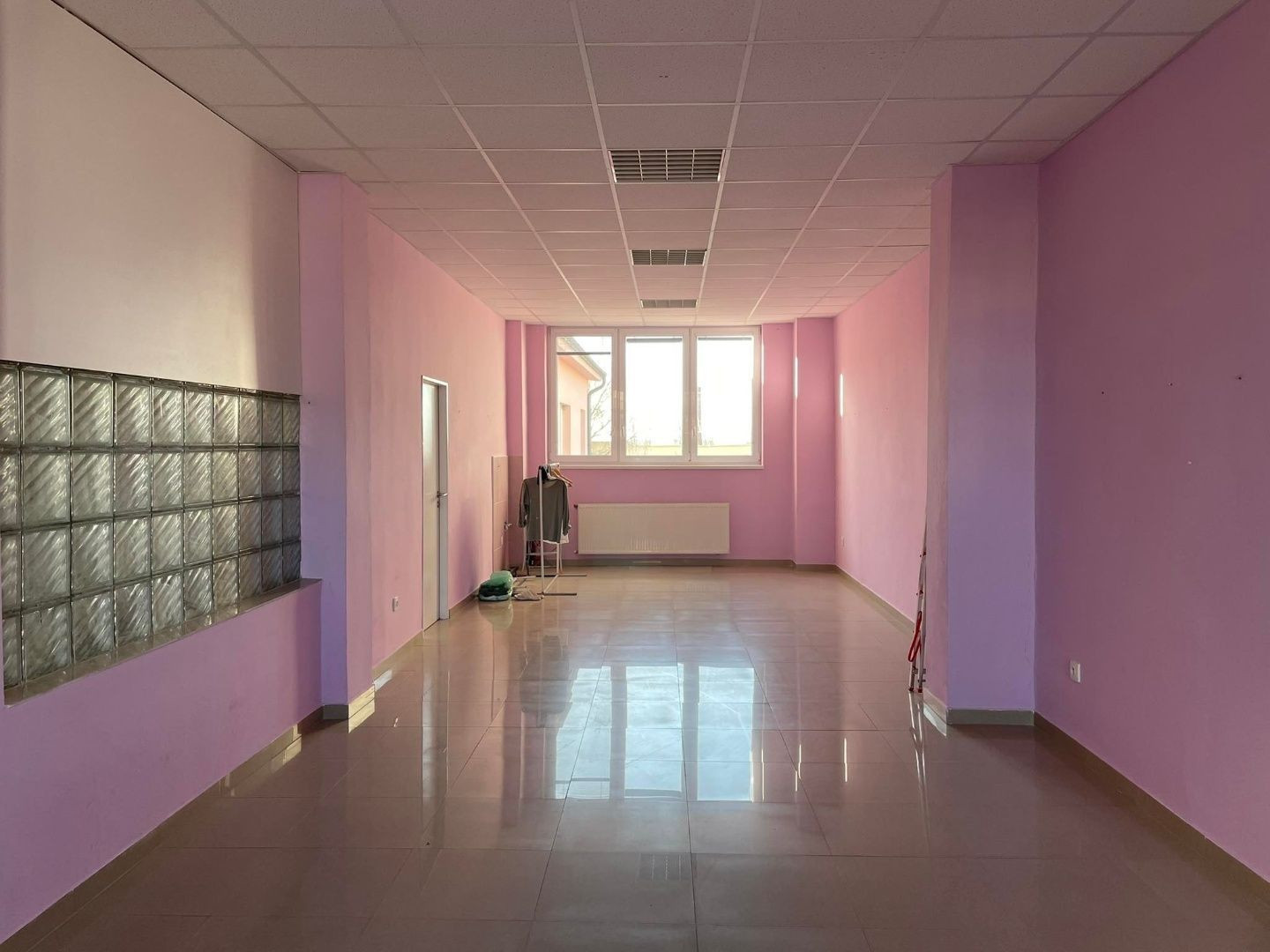 Ponuka prenájmu prevádzkového priestoru v centre Bánoviec n/B