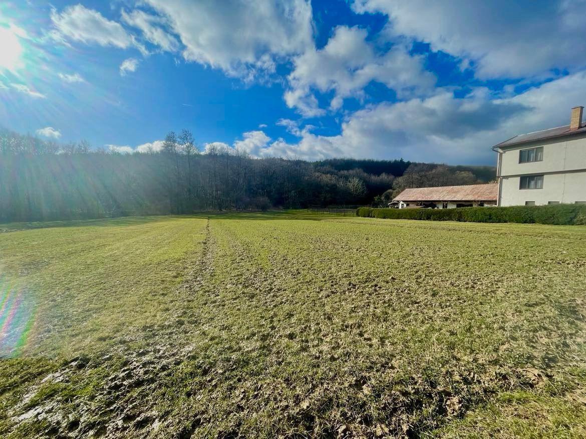 Exkluzívna ponuka rovinatého pozemku v obci Malé Hoste - 978m2